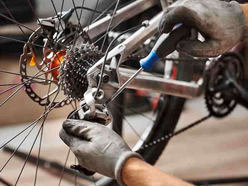 foreign fix backyard bike repair shop